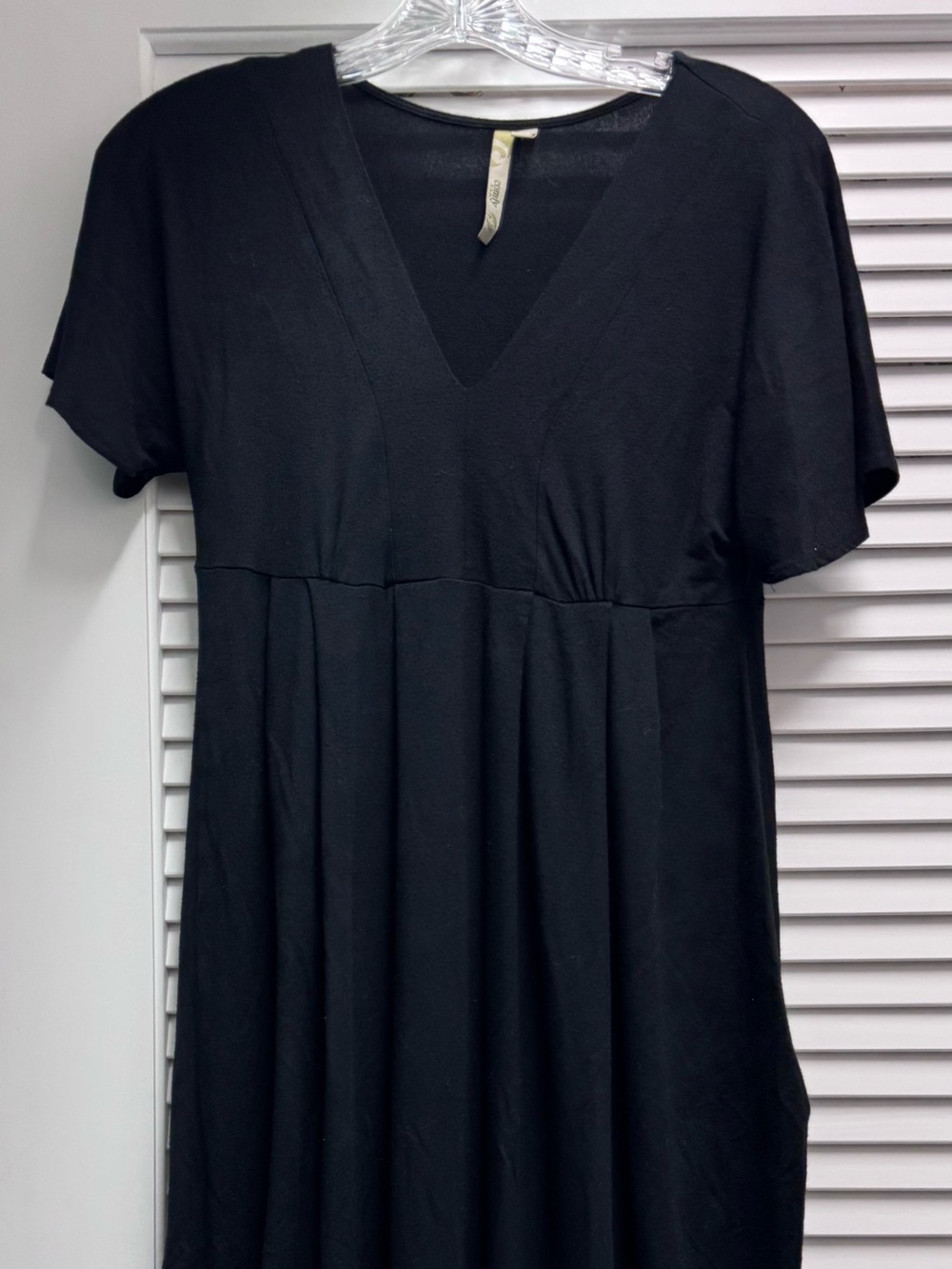 Comfy USA Black V-Neck Midi Dress